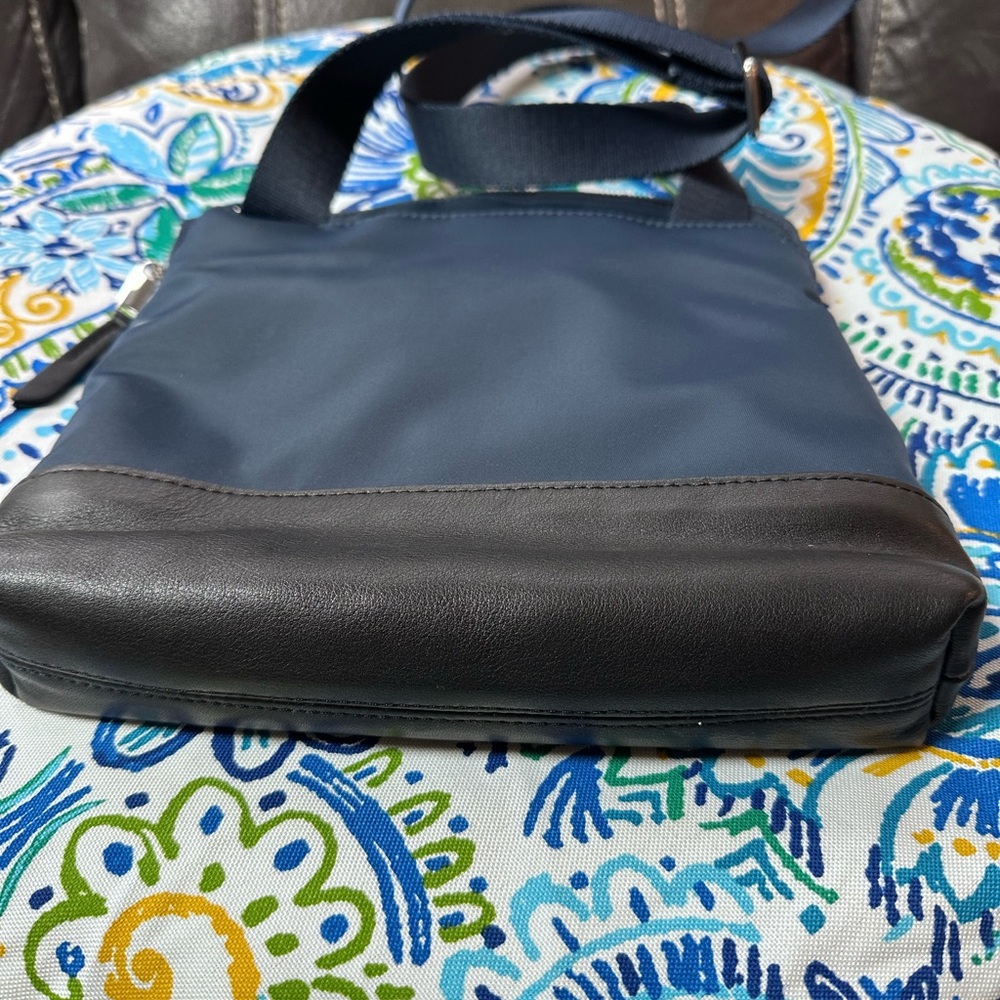Knomo crossbody bag! - Picture 6 of 8